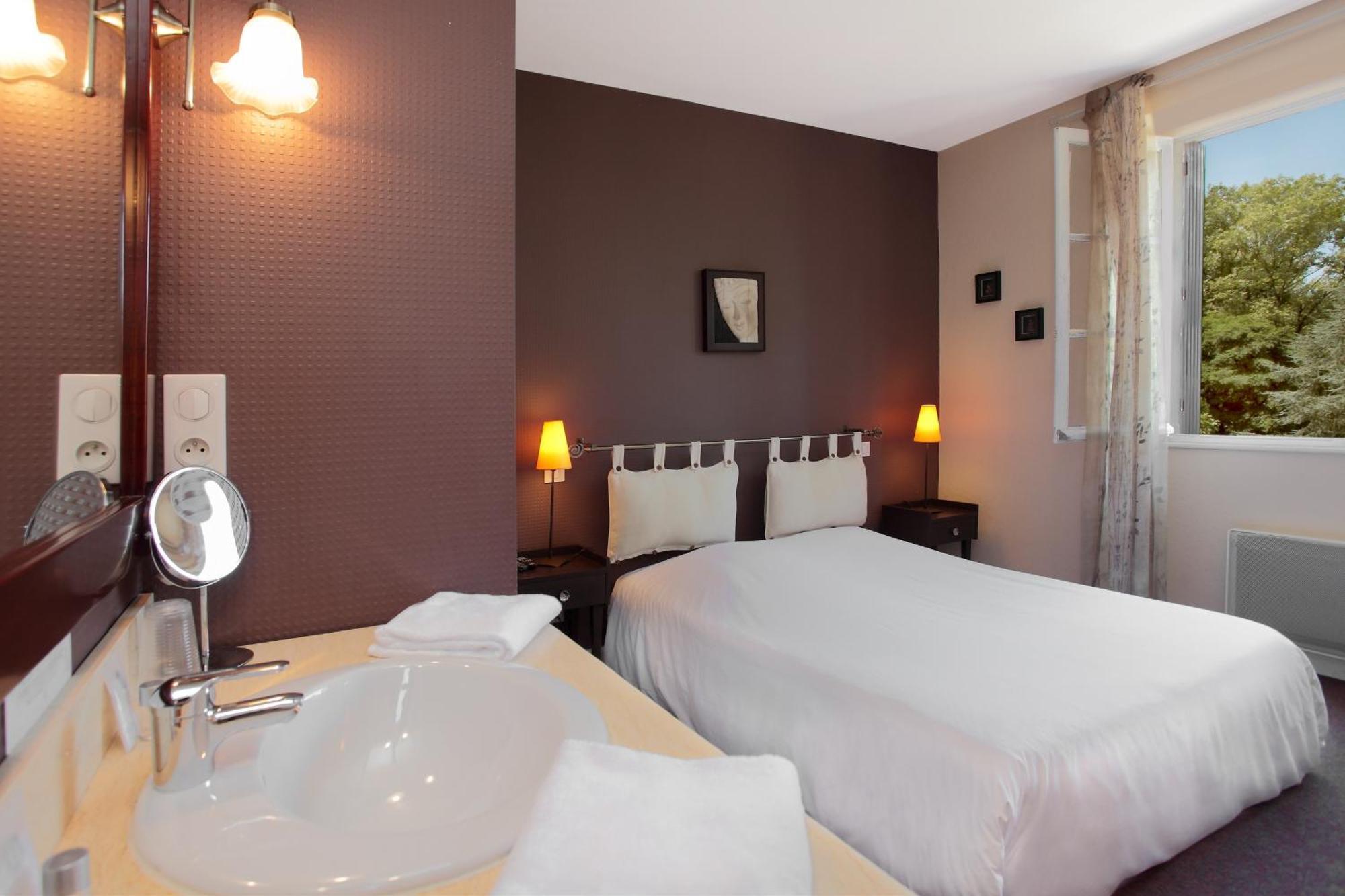 Logis Deshors-Foujanet Hotel Chamboulive Екстериор снимка