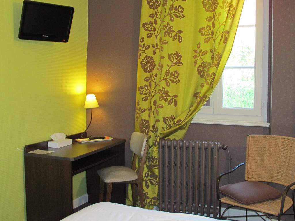 Logis Deshors-Foujanet Hotel Chamboulive Екстериор снимка
