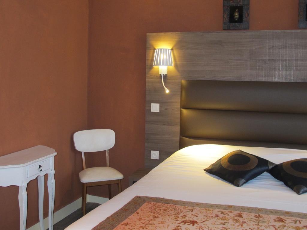 Logis Deshors-Foujanet Hotel Chamboulive Екстериор снимка