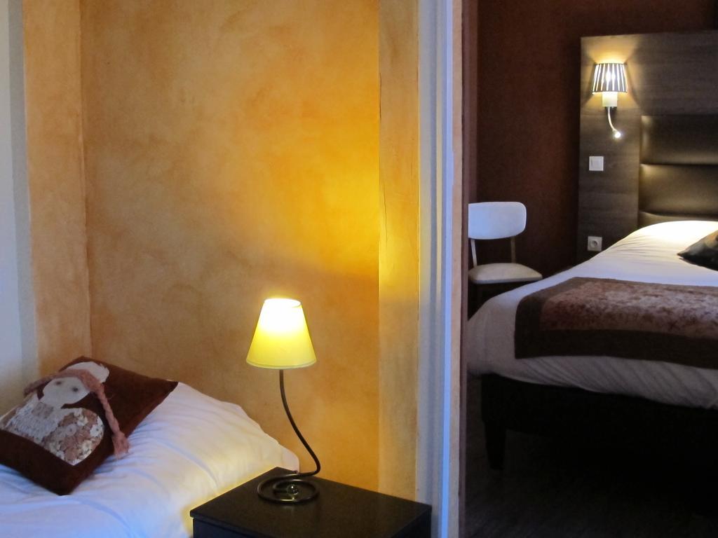 Logis Deshors-Foujanet Hotel Chamboulive Екстериор снимка